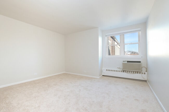Building Photo - 1333 W Touhy Ave