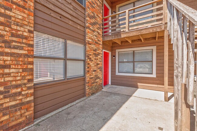 Building Photo - $899 Move In Special - Beautiful 2 bedroom 2 bathroom Apartment with Washer/Dryer hookups