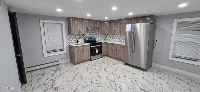 Building Photo - 22 Clermont St