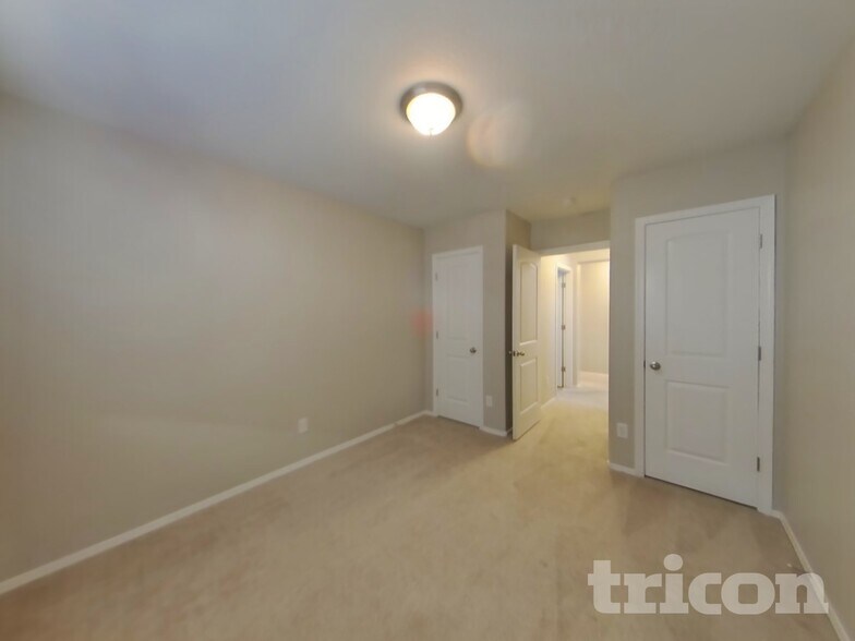 Building Photo - 1502 E Mayfield Dr
