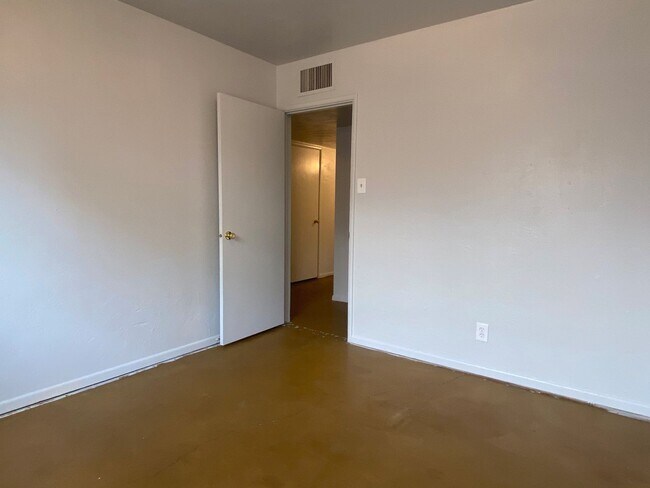Building Photo - Tempe Duplex 3 Bed - 1.75 Bath