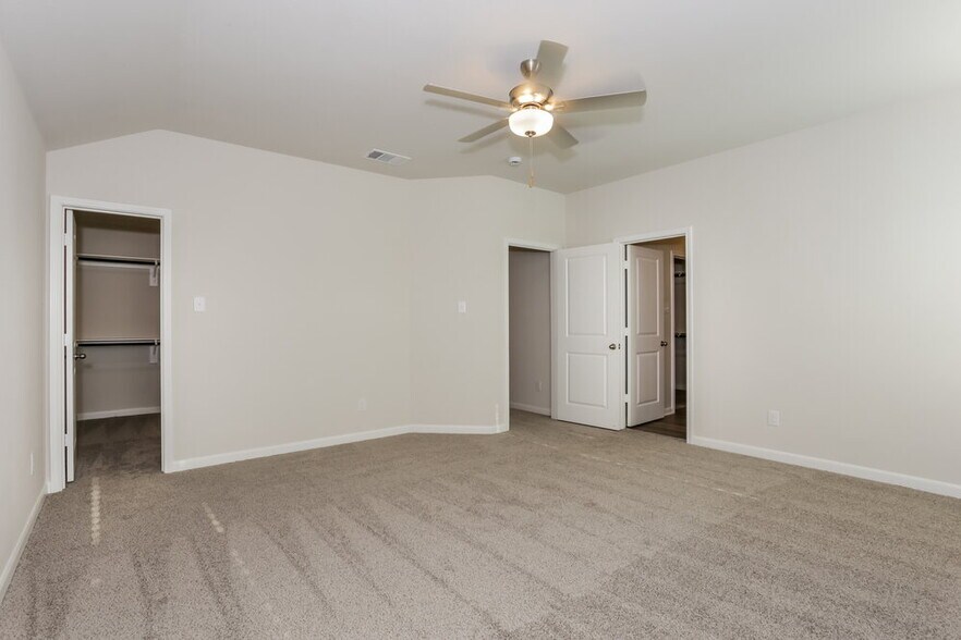 Building Photo - 1447 Reiner Dr