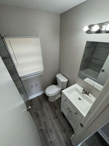 Building Photo - 4226 N Sandalwood Cir