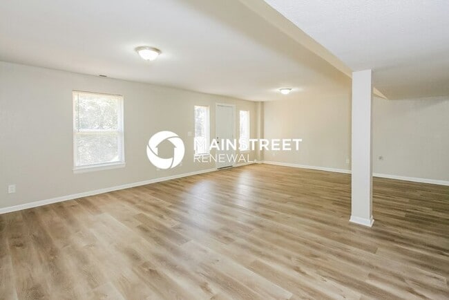 Building Photo - 4 Bedroom Pet-Friendly Home in KANSAS CITY, MO with Main Street Renewal