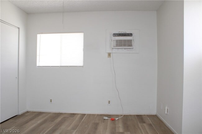 Building Photo - 1212 E Phillips Ave