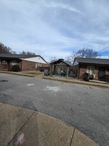 Building Photo - 507 S Carr St