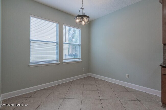 Building Photo - 608 Spruce Creek Rd