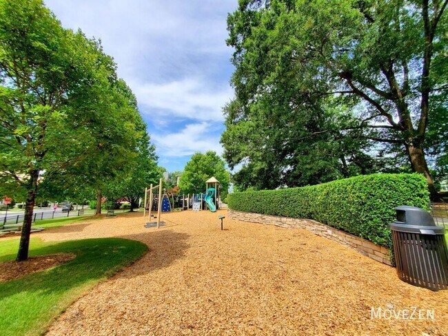 Building Photo - 17011 Hedgerow Park Rd