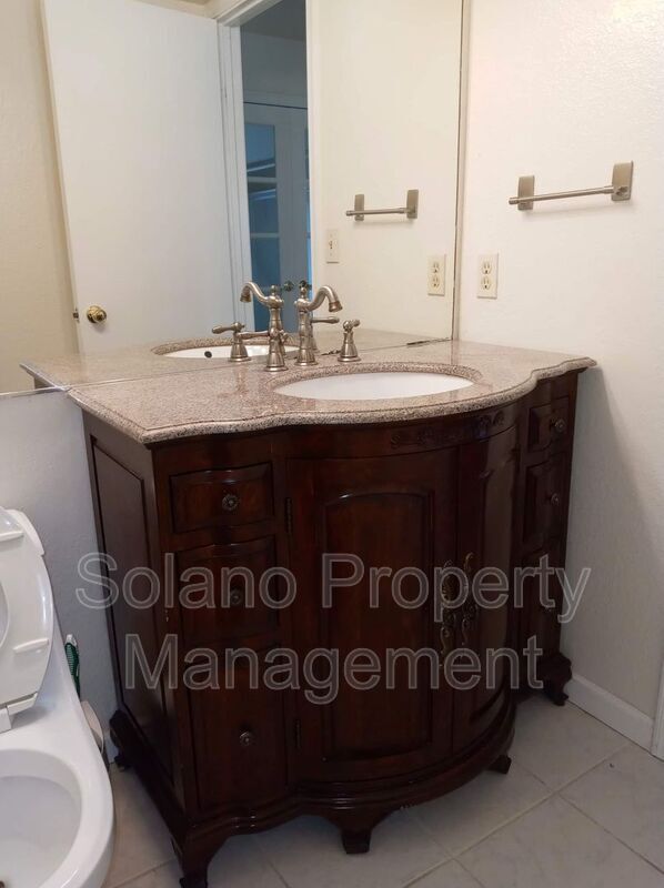 Building Photo - 1204 Shell Ct