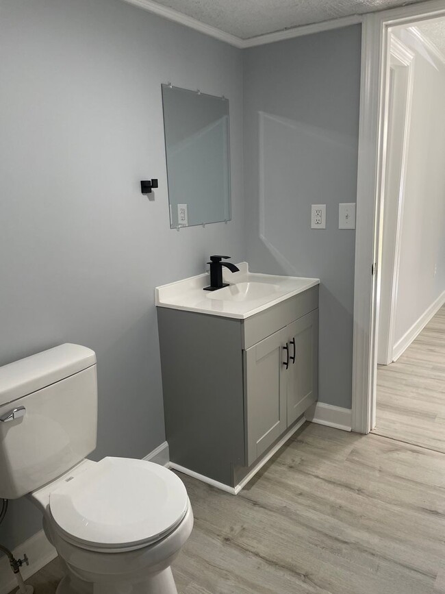 Building Photo - 2 Bed, 2 Bath newly renovated home located in Thomasville!