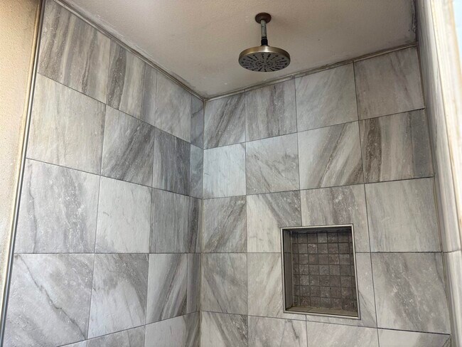 Building Photo - 8814 Crossway Dr