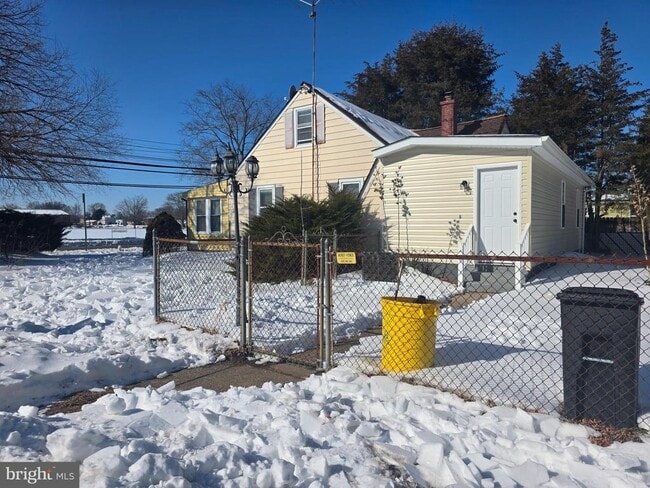 Building Photo - 522 Kuser Rd