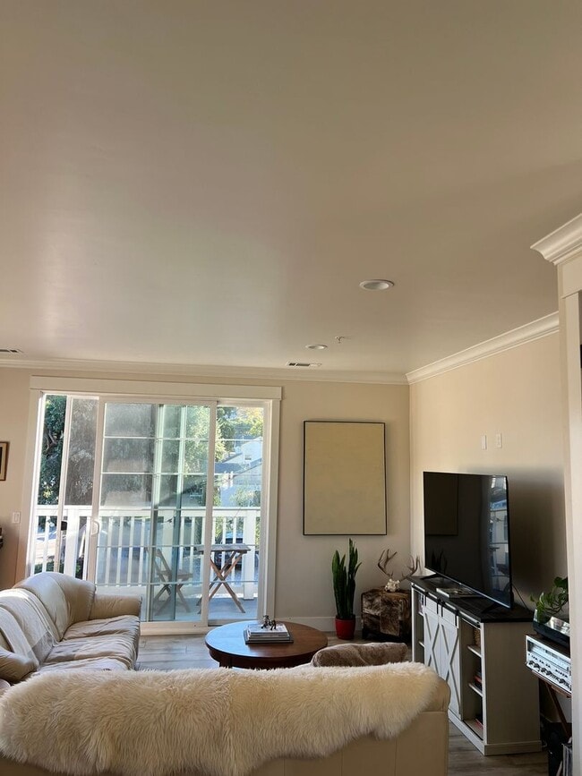 Building Photo - 399 Foothill Blvd