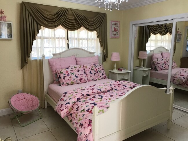 Building Photo - 6630 NW 38th Terrace