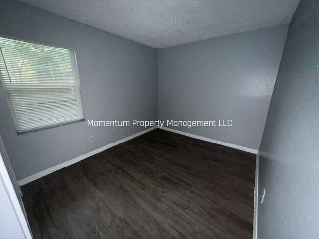 Building Photo - 5/2 Home Available NOW!!!