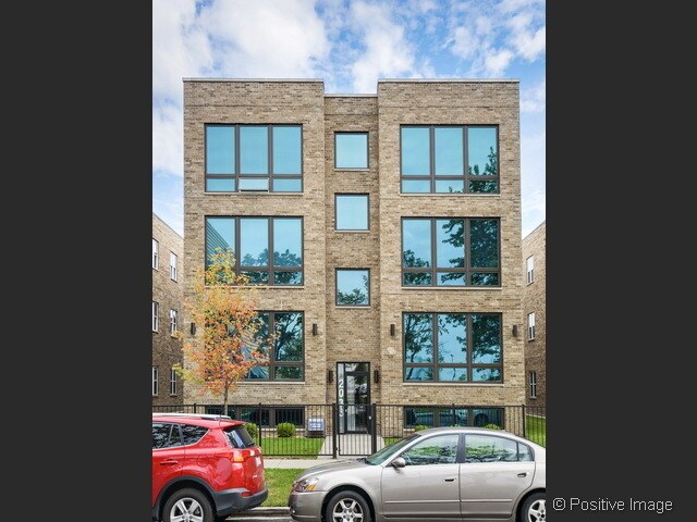 Primary Photo - 2033 N Natchez Ave