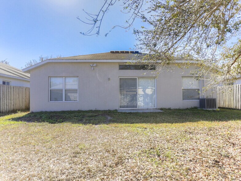 Building Photo - 10422 Hunters Haven Blvd