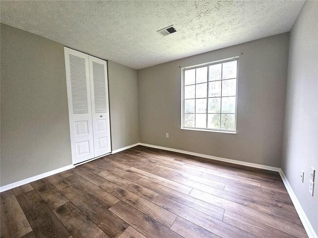 Building Photo - 400 Sheringham Ct