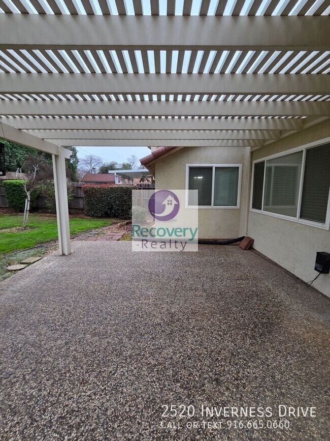 Building Photo - 2520 Inverness Dr