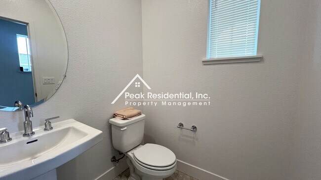 Building Photo - Newer Elk Grove 4bd/3.5ba Home near Big Horn & Poppyridge Rd