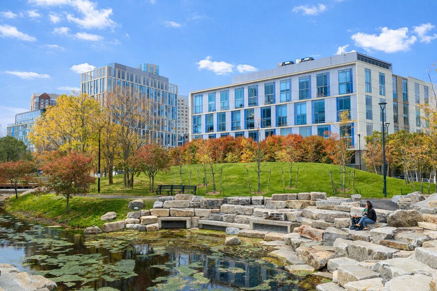 Building Photo - 2 Earhart St