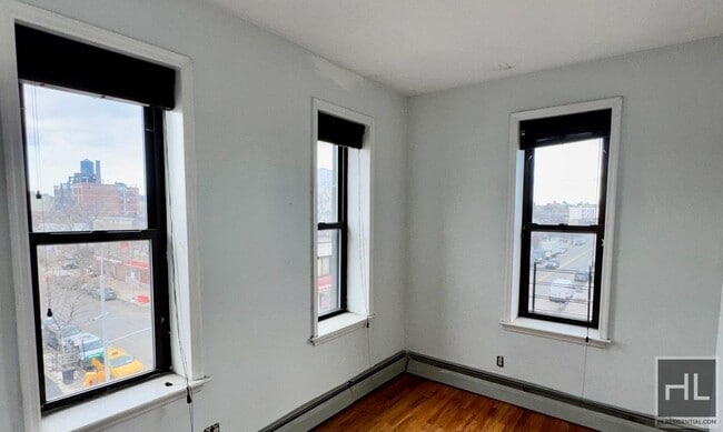 Building Photo - 40-04-40-36 36th Ave