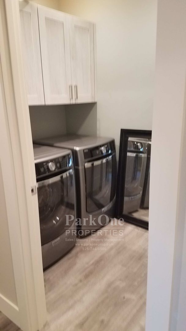 Building Photo - Nicely Remodeled Walnut Creek Saranap Home