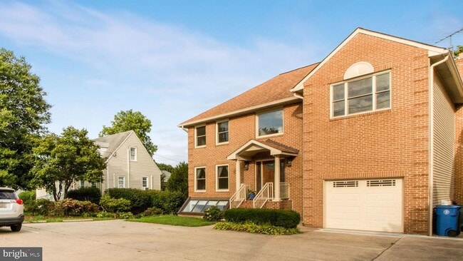 Building Photo - 8933 Colesville Rd