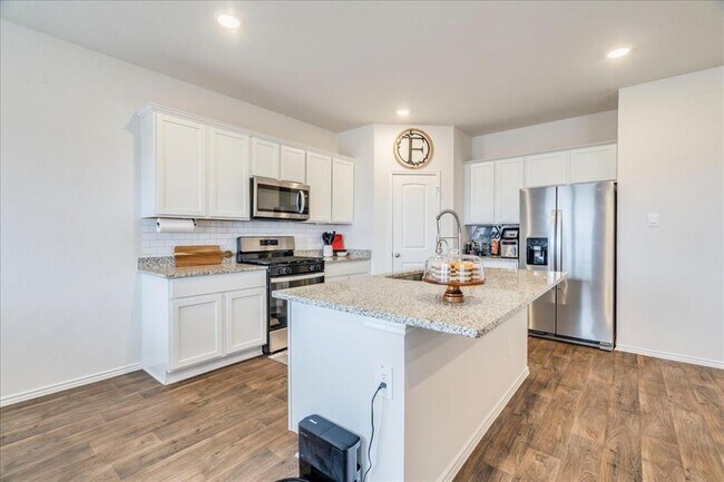 Building Photo - 125 Frogmore Lp