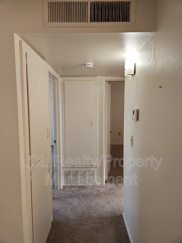 Building Photo - 26787 Oakmont Dr
