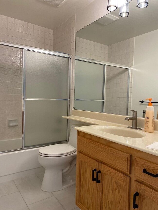 Building Photo - 201 Lagunaria Ln