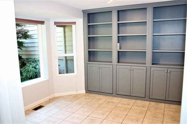 Building Photo - 321 Keach Ct