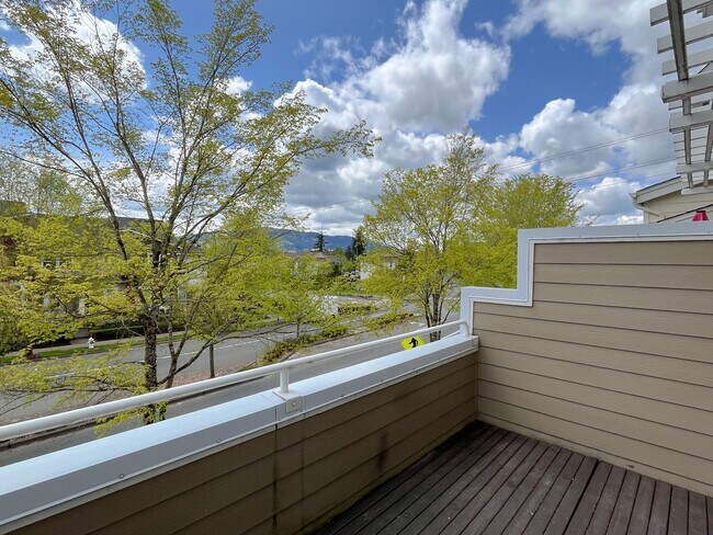 Building Photo - $300-off one month's rent! 2 Bed / 2.5 Bat...