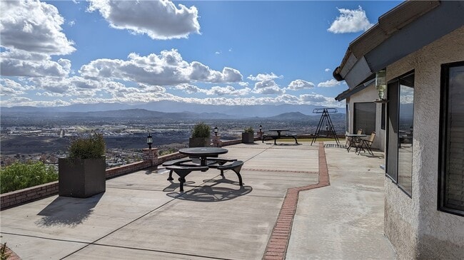 Building Photo - 7380 Live Oak Dr