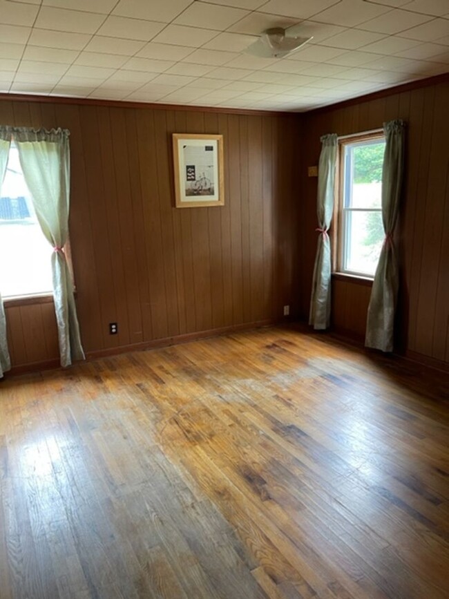 Building Photo - 2 Bedroom / 1 Bath  Home Kingsport, TN