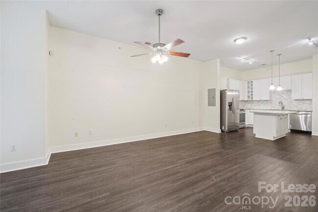 Building Photo - 716 N Davidson St