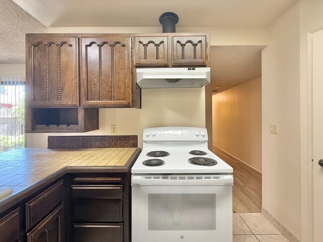 Building Photo - 2 Bedroom Duplex in Morgan Hill