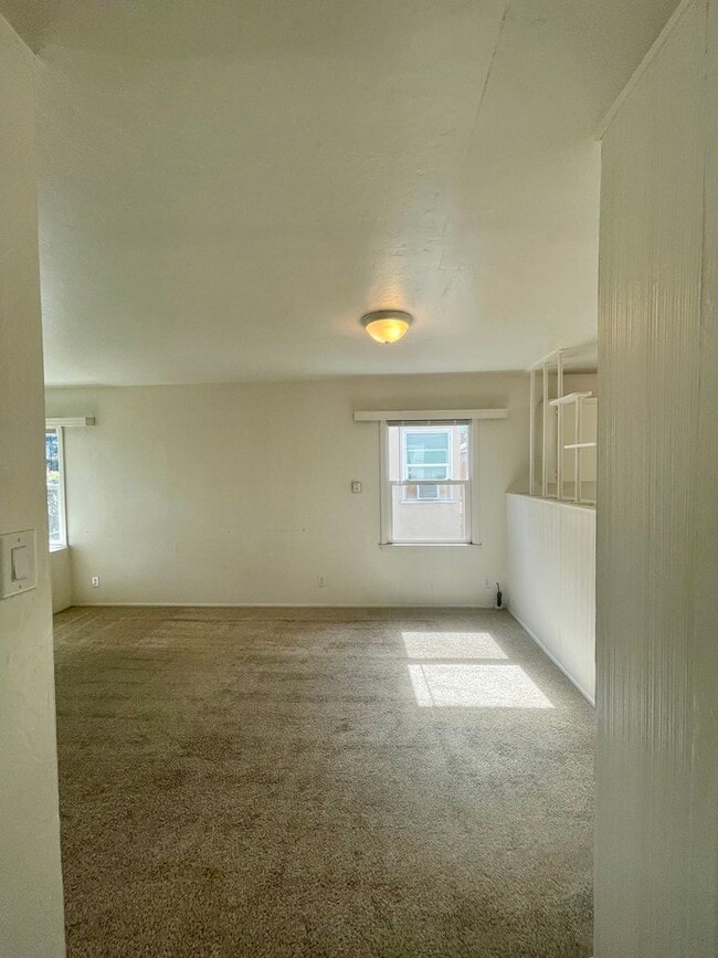 Building Photo - 615/621 Vine