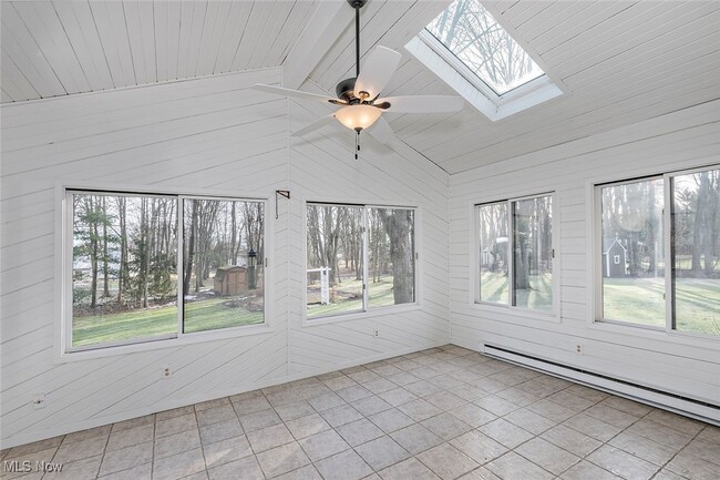 Building Photo - 6235 Sunnywood Dr