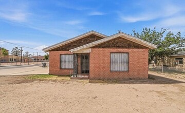 Building Photo - 141 Davis Dr
