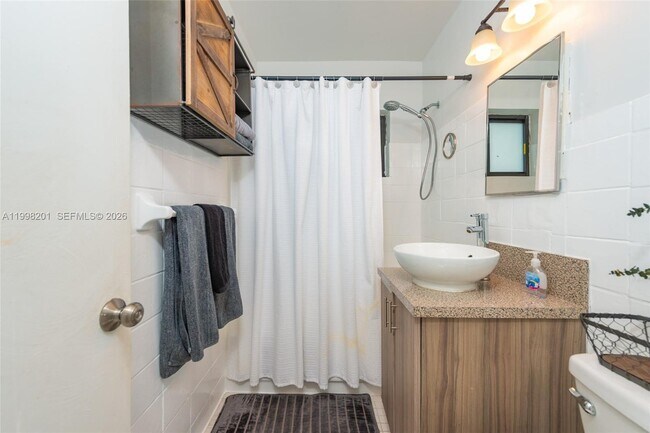 Building Photo - 2925 NW 11th Ave