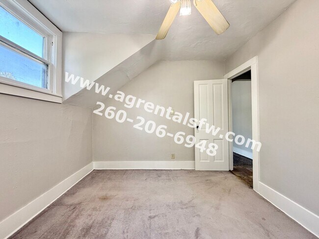 Building Photo - 1002 Columbia Ave