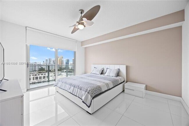 Building Photo - 300 Sunny Isles Blvd