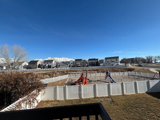 Building Photo - 31 Kintail St