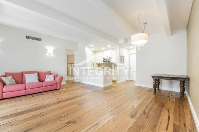 Building Photo - 1365 Columbine St