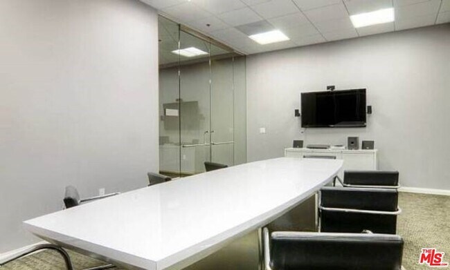 Building Photo - 3785 Wilshire Blvd