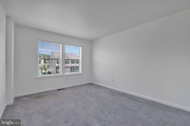 Building Photo - 8008 Hubble Dr