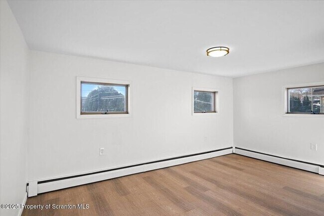 Building Photo - 134 Lampman St