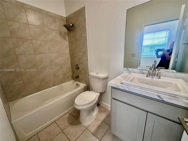 Building Photo - 540 NE 5th Ln