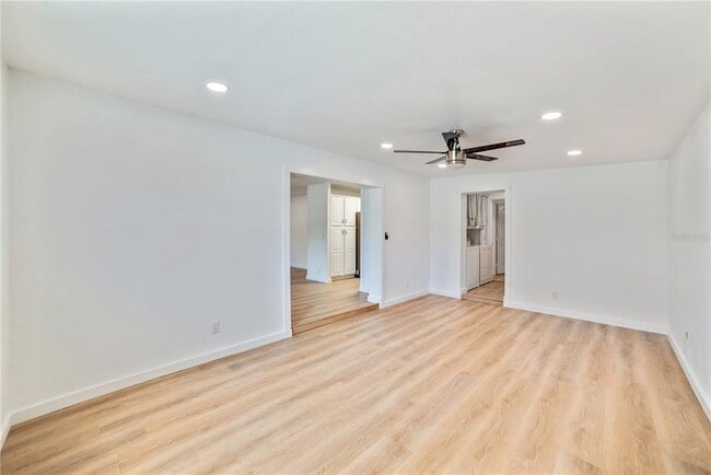 Building Photo - 4413 W Rogers Ave